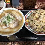 こく一番 ラーメン みどりや - チャーハン（1,000円）　この日は味噌ラーメン