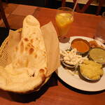 Mantra Sunamo Ten - Lunch "Buffet (JPY 980)" + "Set Drink (JPY 136)"; the Thai curry was delicious.