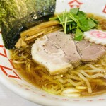 煮干しらーめん 玉五郎  阪急三番街店 - キンキンに冷えたスープ。