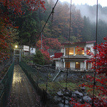源氏の湯 - 露天から戻る吊橋から：夕刻