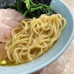 横濱ラーメン あさが家 - 酒井製麺の中太麺はモッチモチ。。