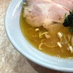 横濱ラーメン あさが家 - 旨味が強くコクのあるスープ。