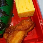 おにぎり店さくら - おにぎり･おかずセットの玉子焼と鶏唐揚げ(R5.7.11撮影)