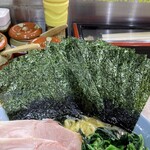 横濱ラーメン あさが家 - 海苔増しは5枚150円。
