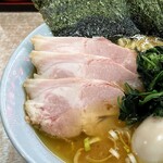 横濱ラーメン あさが家 - チャーシューはレア気味。