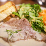 アメリカン ビストロ・ニア - 本日のミートランチ 950円 のグリルドポーク～チーズクリームソース～
