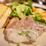 アメリカン ビストロ・ニア - 本日のミートランチ 950円 のグリルドポーク～チーズクリームソース～