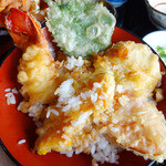 活魚問屋 海寶 - 伊勢海老の下の天ぷら