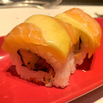 銀座あしべ - サーモンとマンゴーの寿司