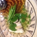 味あら井 - アナゴとモロヘイヤを出汁で炊いている