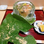 銀座 しのはら - 氷鉢に鮑、平貝、潤菜、車海老の入った島原素麺と鱧ととうもろこしの天ぷら