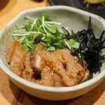  渋谷っ子居酒屋 燻し家もっくん  - 燻製ごまカンパチ