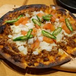  渋谷っ子居酒屋 燻し家もっくん  - 燻製メキシカンピッツァ