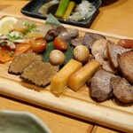  渋谷っ子居酒屋 燻し家もっくん  - 燻製全種盛合せ