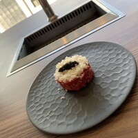 焼肉うしごろ 銀座店 - キャビアとエメンタールチーズのタルタル
