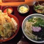 山忠  - 天丼セット　リーズナブルな価格です。ボリュームがあって、おいしいです。