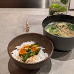 Gyuu Kushi Yakini Ku Horumon 10 - シレギスープの白のハーフと卵かけご飯