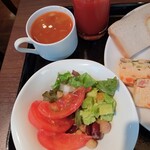 カフェ＆レストラン シルク - サラダ、ミネストローネ、トマトジュース