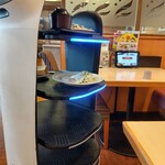 ガスト - 今どきはロボットにて配膳