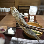 炭火焼干物定食 しんぱち食堂 - ＊一尾が大きく、丸々した鰯ちゃん。3尾で十分ですね。♪