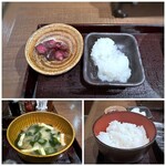 炭火焼干物定食 しんぱち食堂 - ◆大根おろしと香の物 ◆ご飯はつやがあります。 ◆若布などが入ったお味噌汁の味わいも好み。
