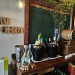 ワインとクラフトビール はるばる - 