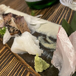 焼魚 平尾商店 - 刺身の盛合せ　鰹の藁焼きはサービス