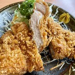 かつグルメ - 厳選 特ロース（単品）/1700   お肉240gとボリューム大。かなり厚みがあって満足感も大。噛み切れれば肉自体は柔らかい。