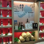 まつや 千千 - 地酒ディスプレイ