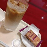 カフェ・ベローチェ - レーズンサンドとアイスラテ　全景