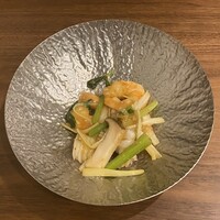 礼華 - XO 双鮮
                    海老とモンゴウイカ、 黄ニラのXO醤炒め
                    Stir-fried shrimp, cuttlefish and vegetables with XO sauce