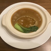 礼華 - 砂鍋小排翅
                      フカヒレの土鍋入り姿煮込み  Braised whole shark fin with soy sauce