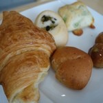 博多 東急REIホテル - （2013/8月）朝食ブッフェのパン（クロワッサン他）