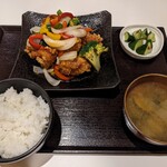 Okan No Daidokoro Hokkori - 彩り野菜の油淋鶏定食