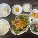 中国料理 海華 - 豚胃袋とニンニクの芽炒め定食
