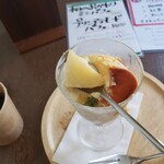 てんとう虫。 - こちらにも桃がゴロゴロ入っています！
