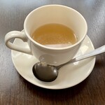 バルバルキッチンアメリ - 毎度のカップコンソメスープ
      今日はいつもと少し口当たりが違うような…。
      気のせいかもしれないが。