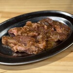 Skirt steak with smoked sauce (pork) 580 yen (638 yen including tax)