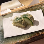 汐見 - 七、「揚げたての天ぷら、高知縣産の天然鹽で」。ズッキーニ。