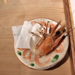 汐見 - 「天使の海老」はパリ／＼と燒き上げた頭も美味しく頂けます。身もミソもたつぷりです。寫眞を撮るまへに少し食べて了ひました。