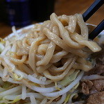 ラーメン二郎 - 引き摺りだした麺も満点（2013年8月3日）