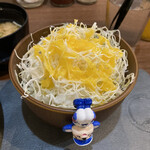 カツレツ Avanti - キャベツおかわり自由。また、自家製ドレッシングが美味い。