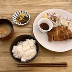 HARBOR - 日替りランチ(火曜日)チキンカツ定食950円
