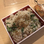 汐見 - お土産の炊き込みご飯とクッキー。