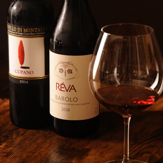 High-quality wine by the glass selected by the owner who is very particular about his tastes.