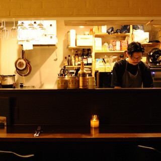 A wine Cafeterias near the station. A relaxing moment in a casual space