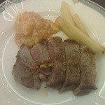 Brasserie & Bar La Gare - サーロインステーキのフライドポテト添え＆玉子入りエビのチリソース煮／平成25年8月