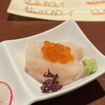 酒肴場 屯 - 大ぶりのホタテにイクラ