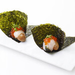 Boiled Oyster scallops, salmon roe, Isobe rolls (2 pieces)