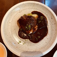 BISTRO DOUBLE - ハンバーグと牛の赤ワイン煮込み
